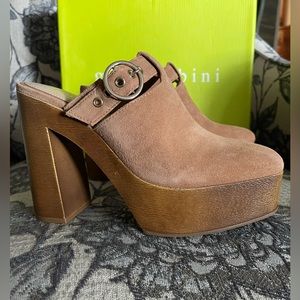 NEW Gianni Bini Sotelo Buckle Detail Camel Suede Platform Clogs Size 11